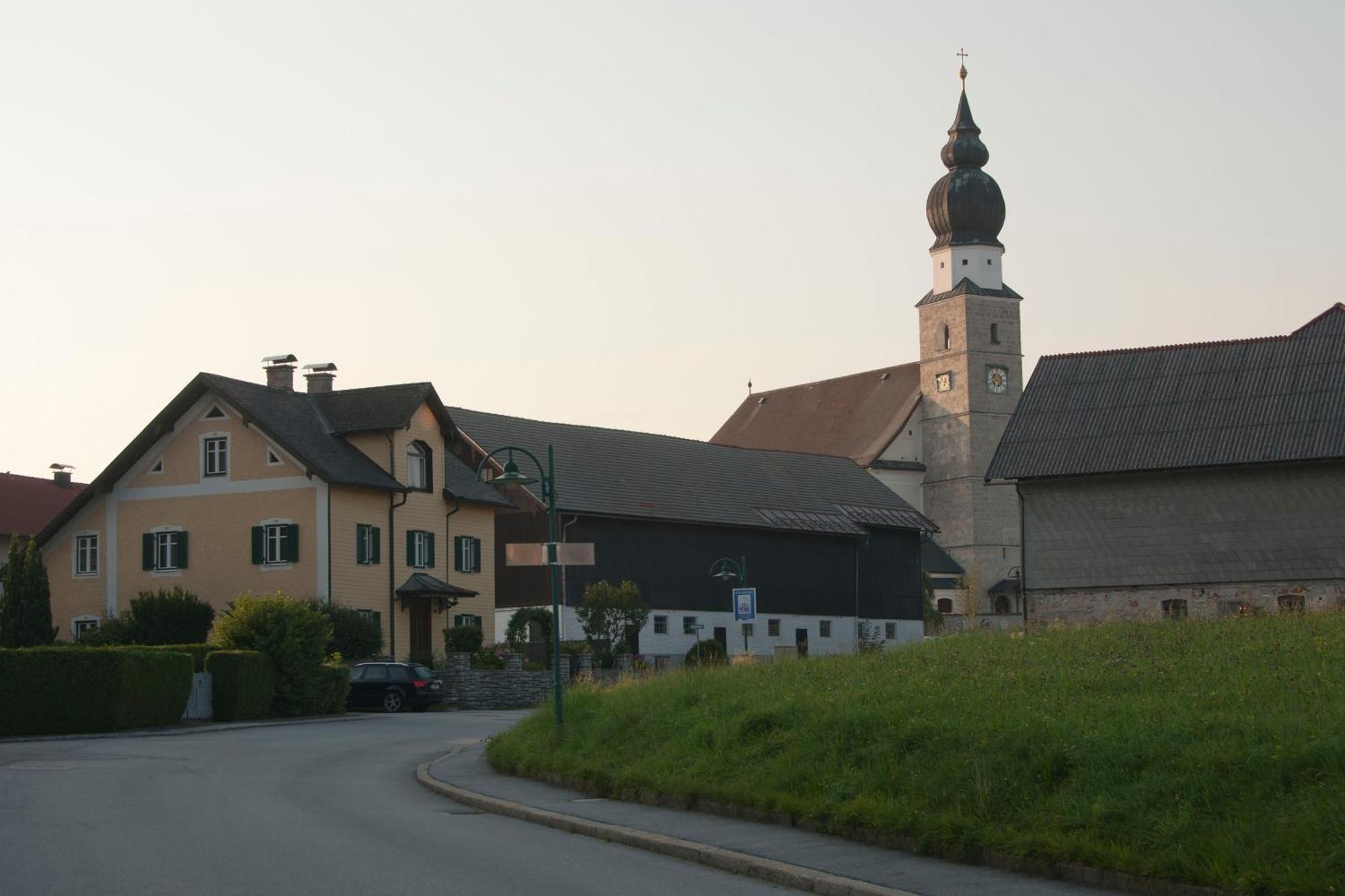 Gasthof Neuwirt Eugendorf Exterior foto